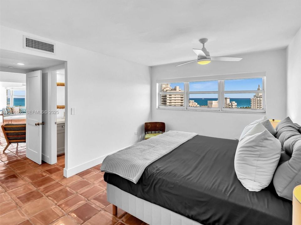 For Rent: $3,500 (2 beds, 2 baths, 940 Square Feet)