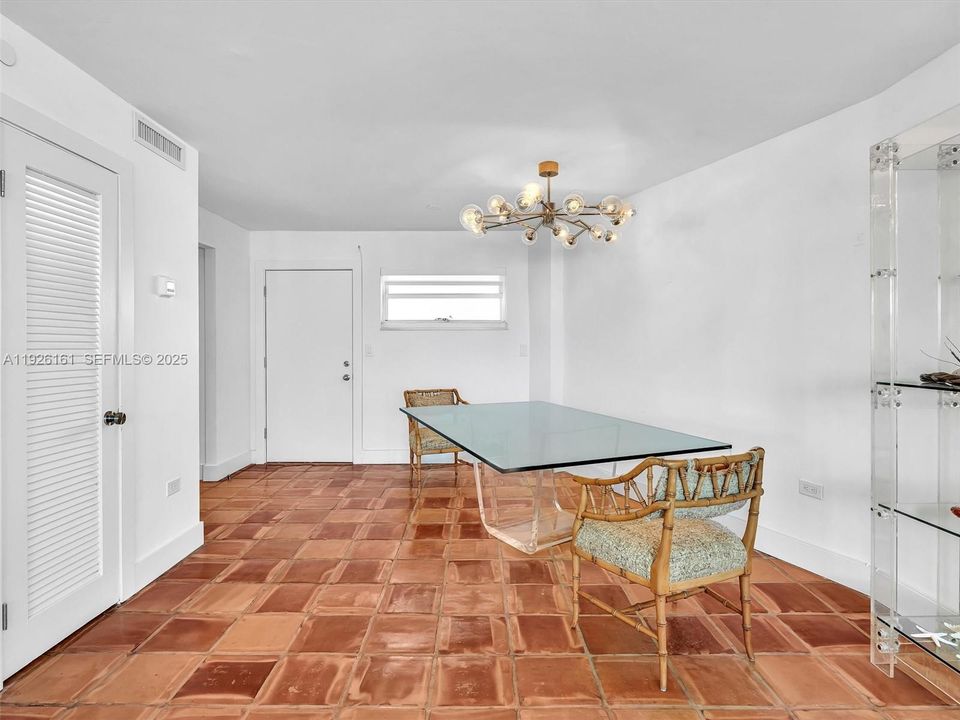 For Rent: $3,500 (2 beds, 2 baths, 940 Square Feet)