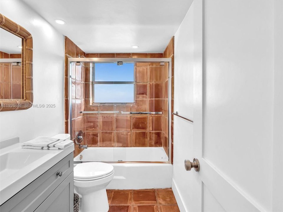 For Rent: $3,500 (2 beds, 2 baths, 940 Square Feet)