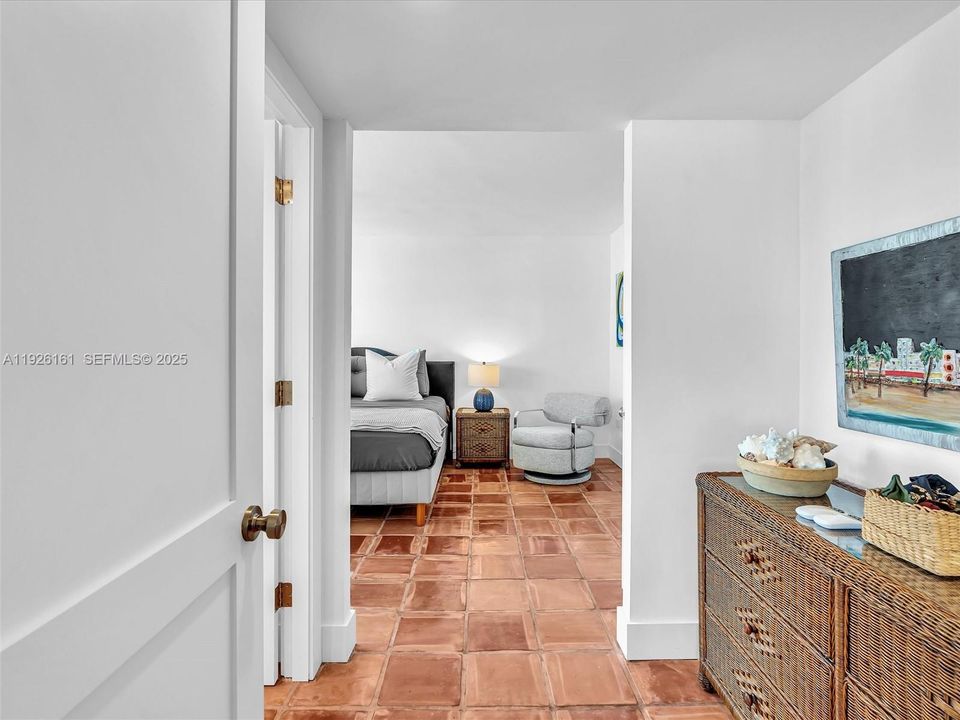 For Rent: $3,500 (2 beds, 2 baths, 940 Square Feet)