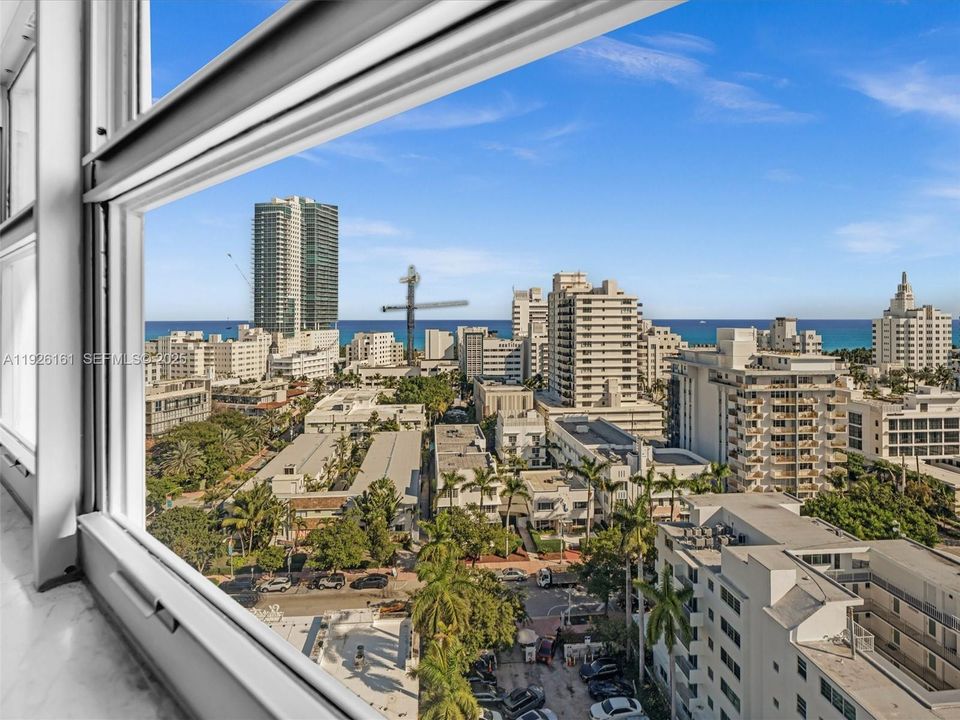 For Rent: $3,500 (2 beds, 2 baths, 940 Square Feet)