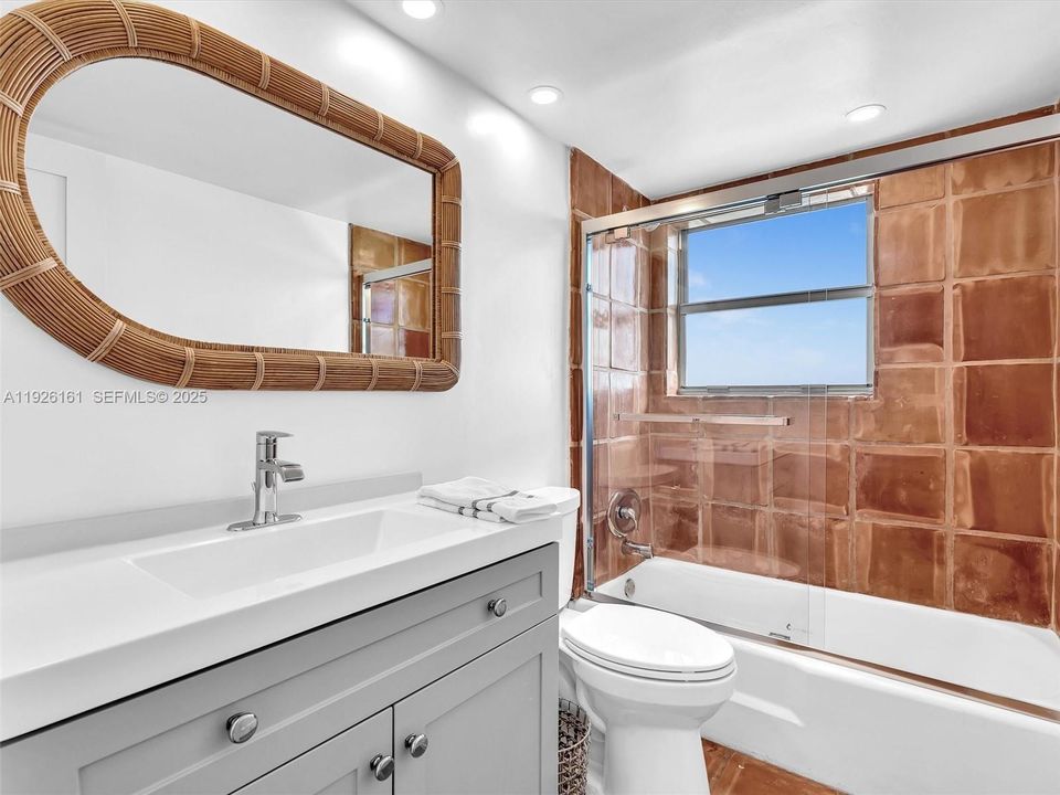 For Rent: $3,500 (2 beds, 2 baths, 940 Square Feet)