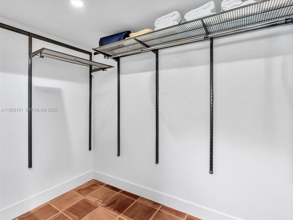 For Rent: $3,500 (2 beds, 2 baths, 940 Square Feet)