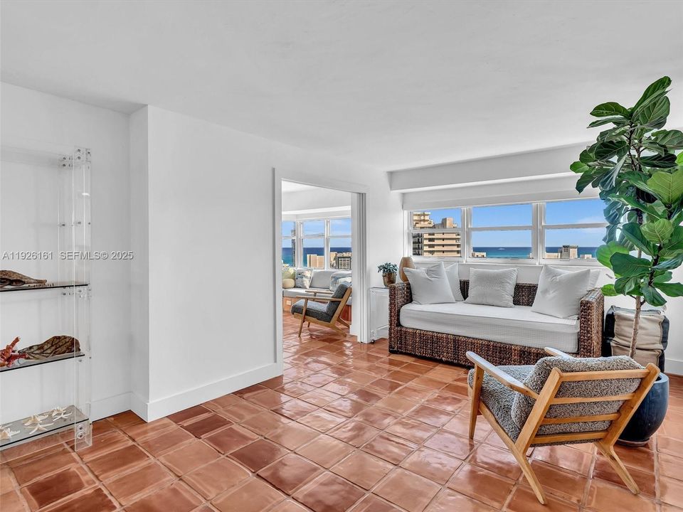 For Rent: $3,500 (2 beds, 2 baths, 940 Square Feet)