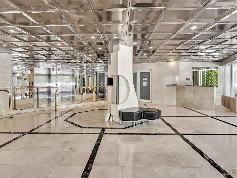 For Rent: $3,500 (2 beds, 2 baths, 940 Square Feet)