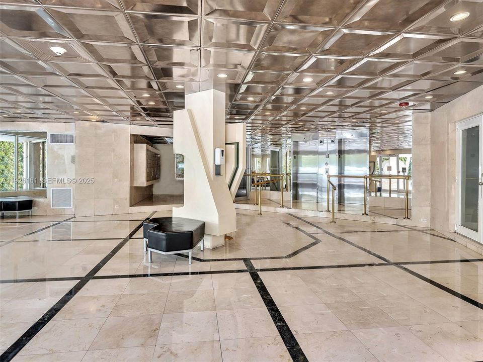 For Rent: $3,500 (2 beds, 2 baths, 940 Square Feet)