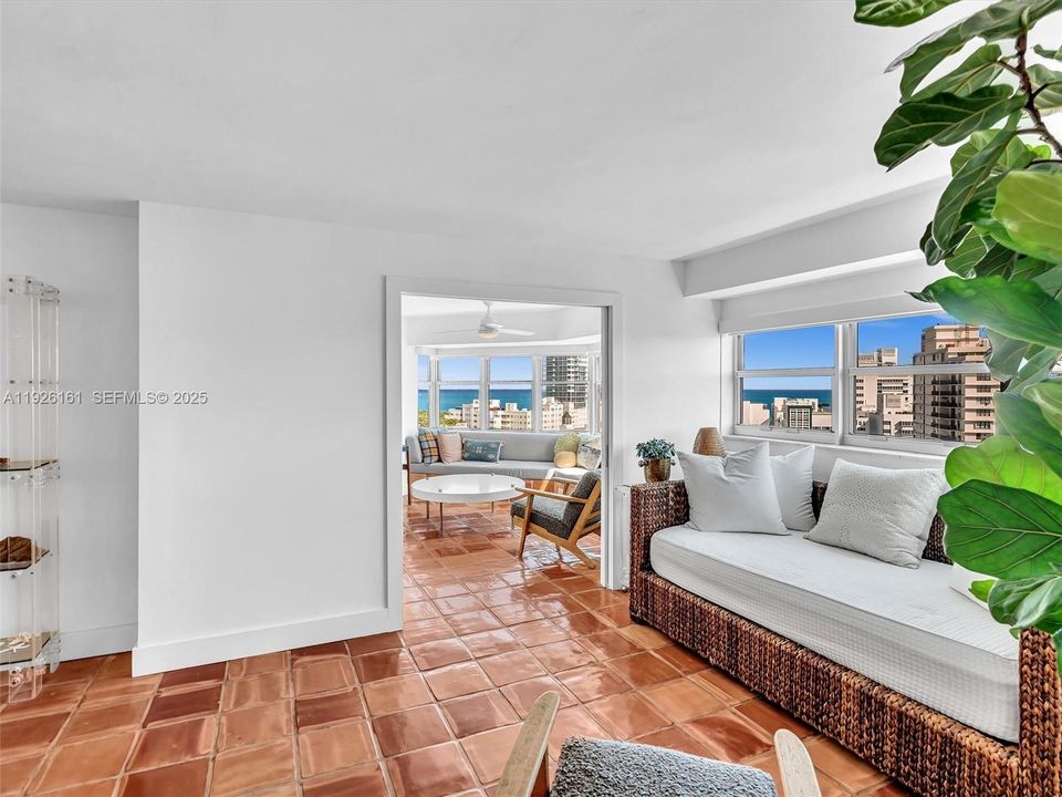 For Rent: $3,500 (2 beds, 2 baths, 940 Square Feet)