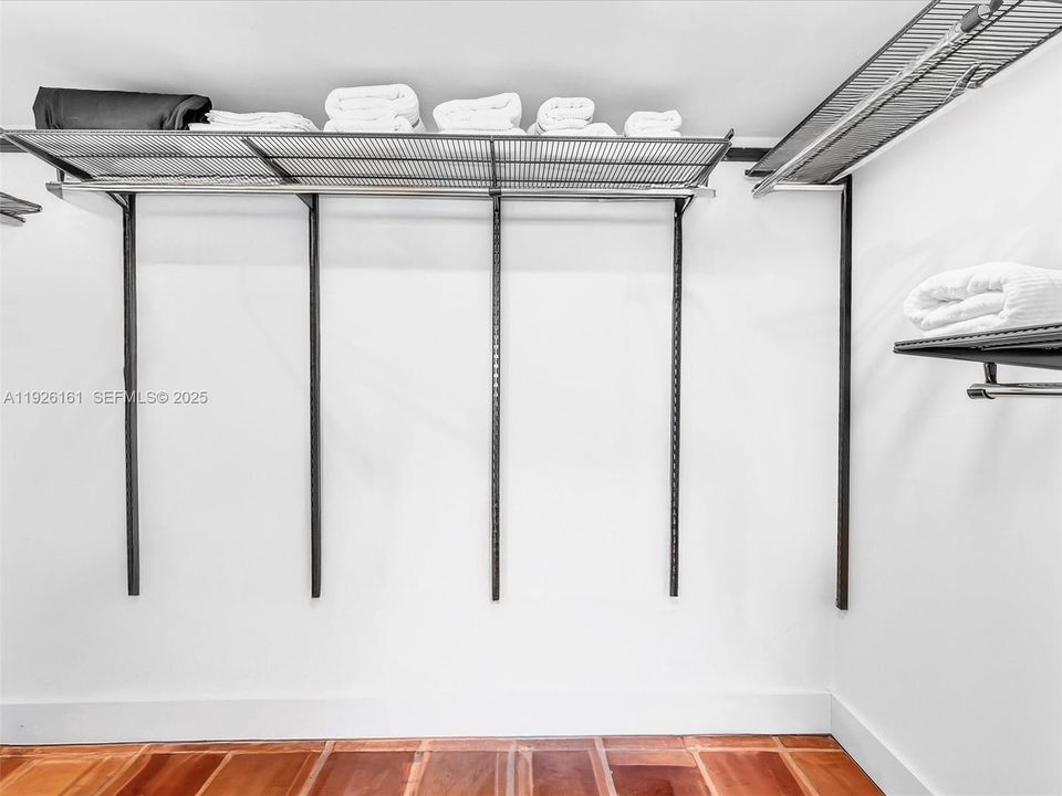 For Rent: $3,500 (2 beds, 2 baths, 940 Square Feet)