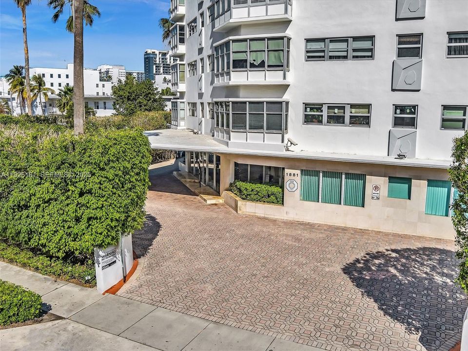 For Rent: $3,500 (2 beds, 2 baths, 940 Square Feet)