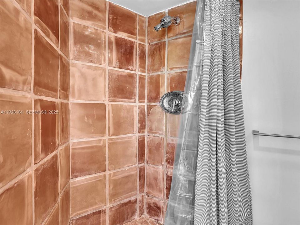 For Rent: $3,500 (2 beds, 2 baths, 940 Square Feet)