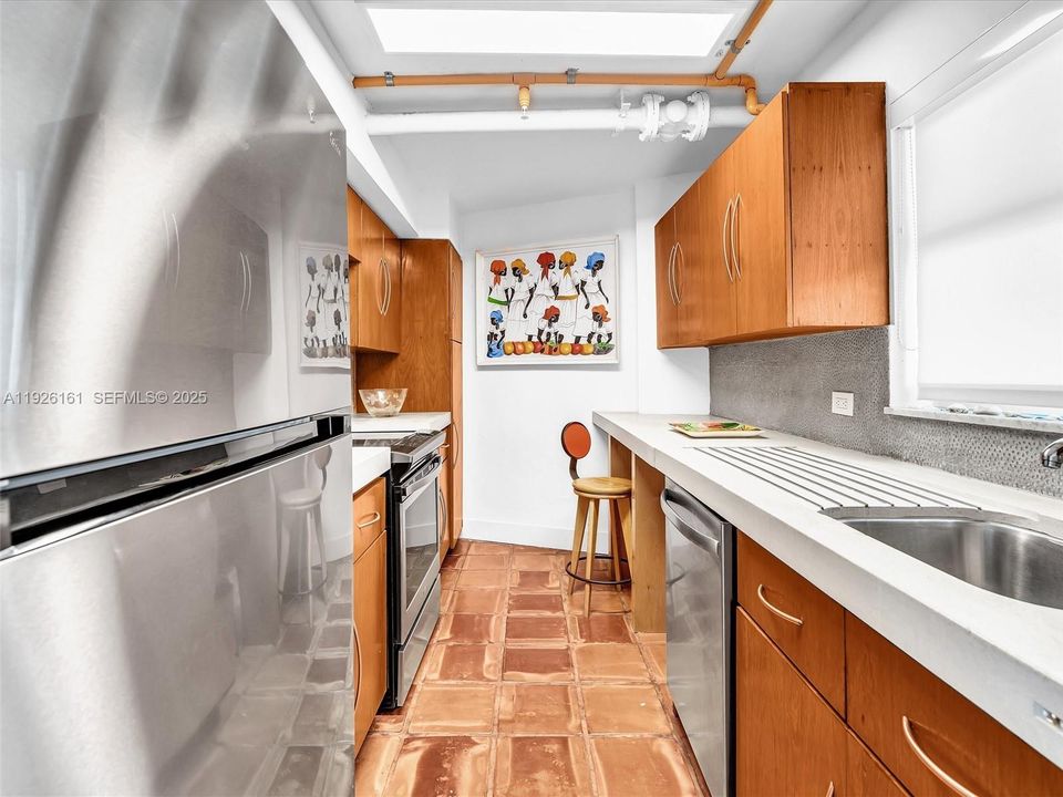 For Rent: $3,500 (2 beds, 2 baths, 940 Square Feet)