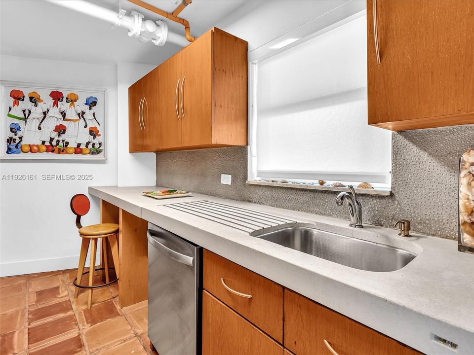 For Rent: $3,500 (2 beds, 2 baths, 940 Square Feet)