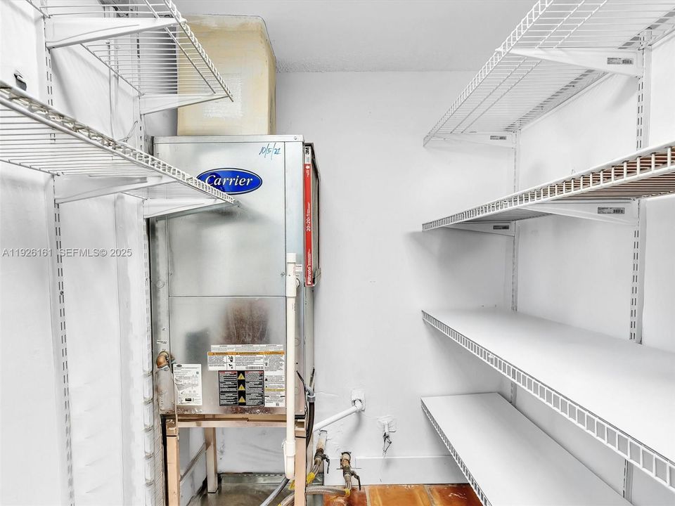 For Rent: $3,500 (2 beds, 2 baths, 940 Square Feet)