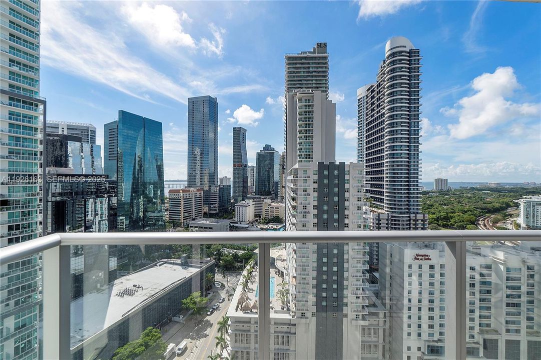 For Sale: $540,000 (1 beds, 1 baths, 877 Square Feet)