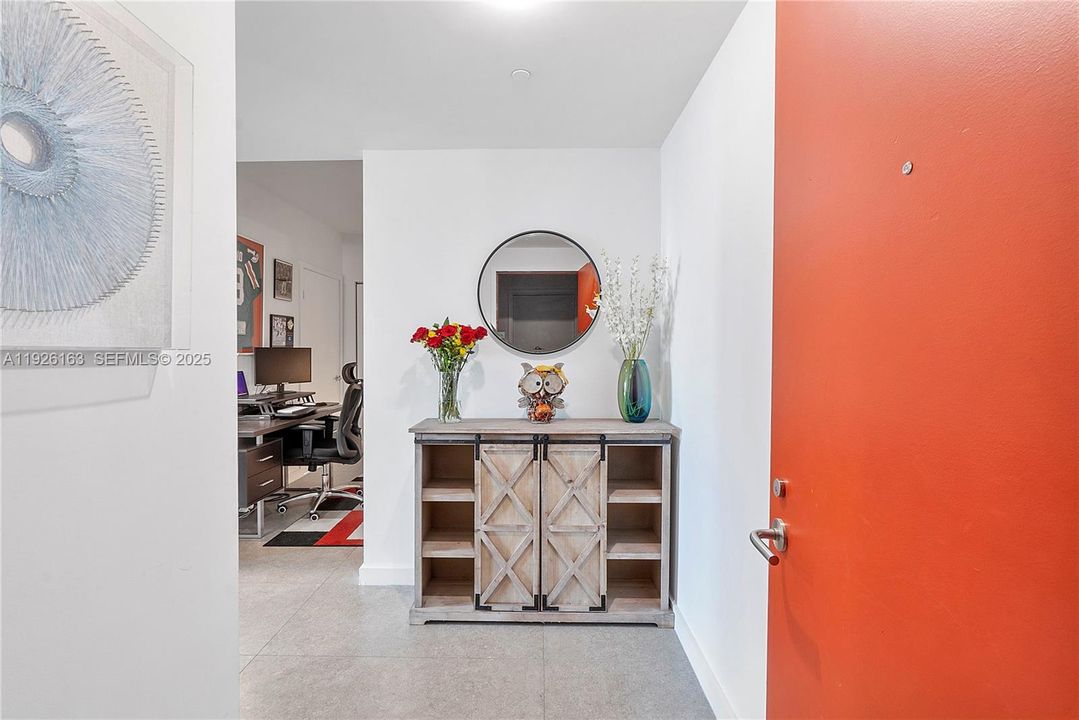 For Sale: $540,000 (1 beds, 1 baths, 877 Square Feet)