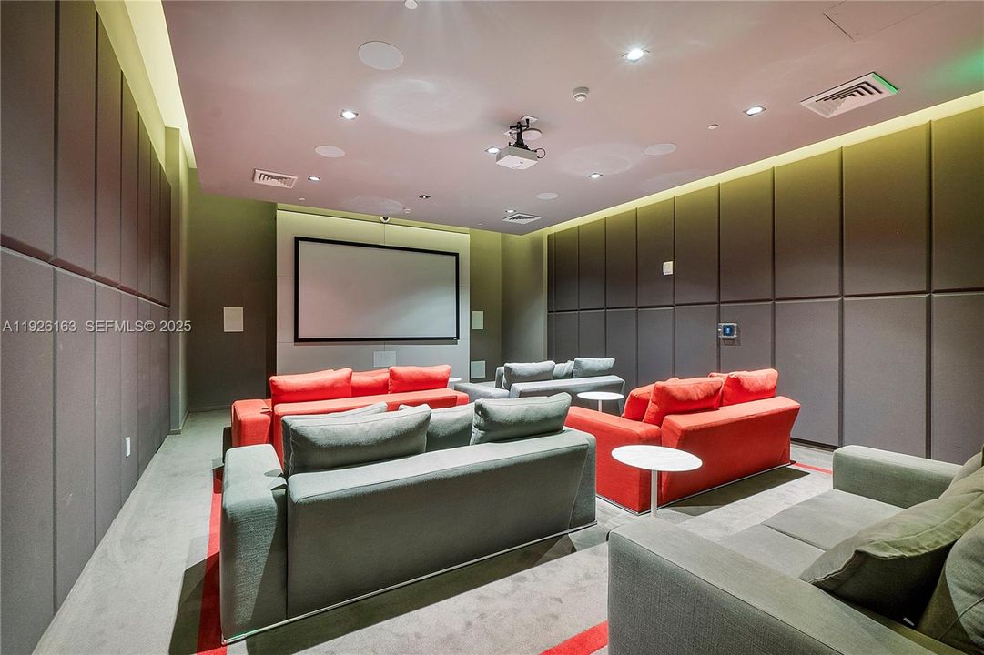 For Sale: $540,000 (1 beds, 1 baths, 877 Square Feet)