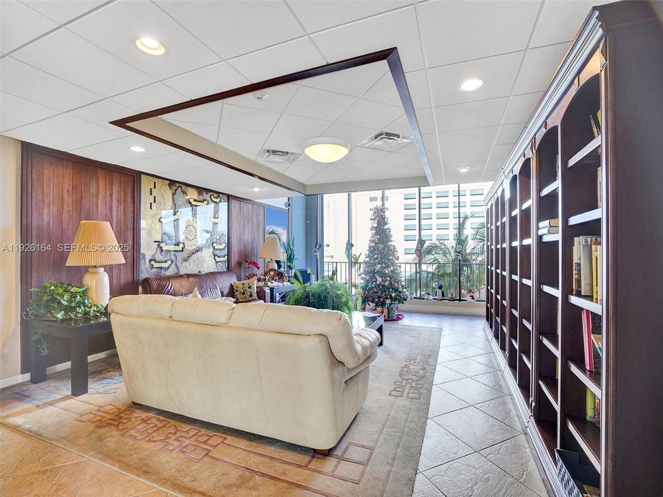 На продажу: $399,000 (1 спален, 1 ванн, 830 Квадратных фут)