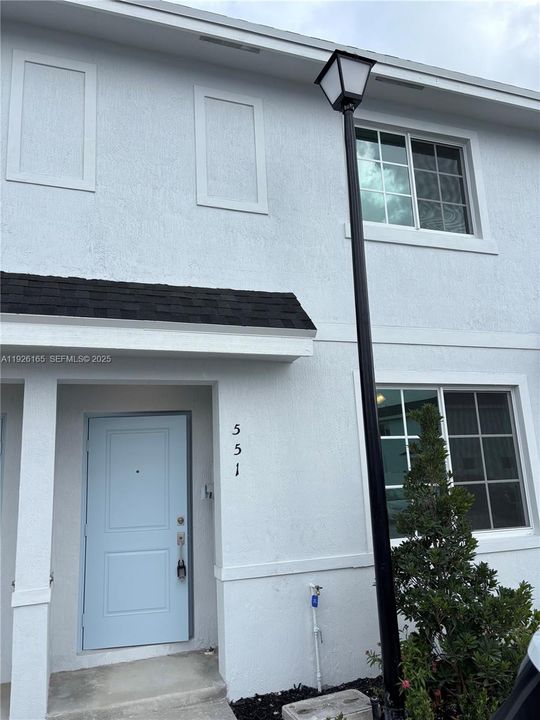 出租: $2,400 (3 贝兹, 3 浴室, 1260 平方英尺)