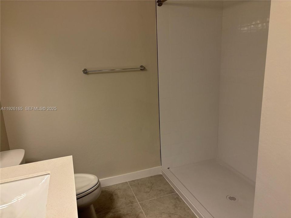 出租: $2,400 (3 贝兹, 3 浴室, 1260 平方英尺)