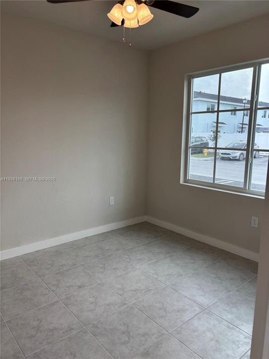 出租: $2,400 (3 贝兹, 3 浴室, 1260 平方英尺)