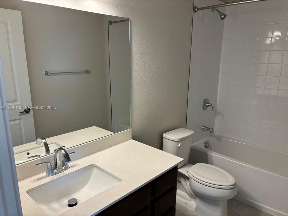 出租: $2,400 (3 贝兹, 3 浴室, 1260 平方英尺)