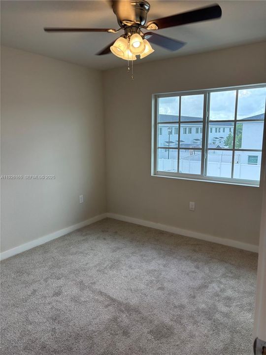 出租: $2,400 (3 贝兹, 3 浴室, 1260 平方英尺)