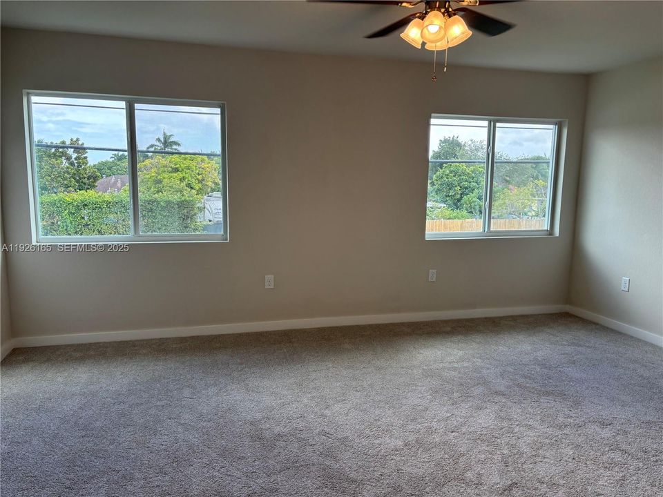 出租: $2,400 (3 贝兹, 3 浴室, 1260 平方英尺)