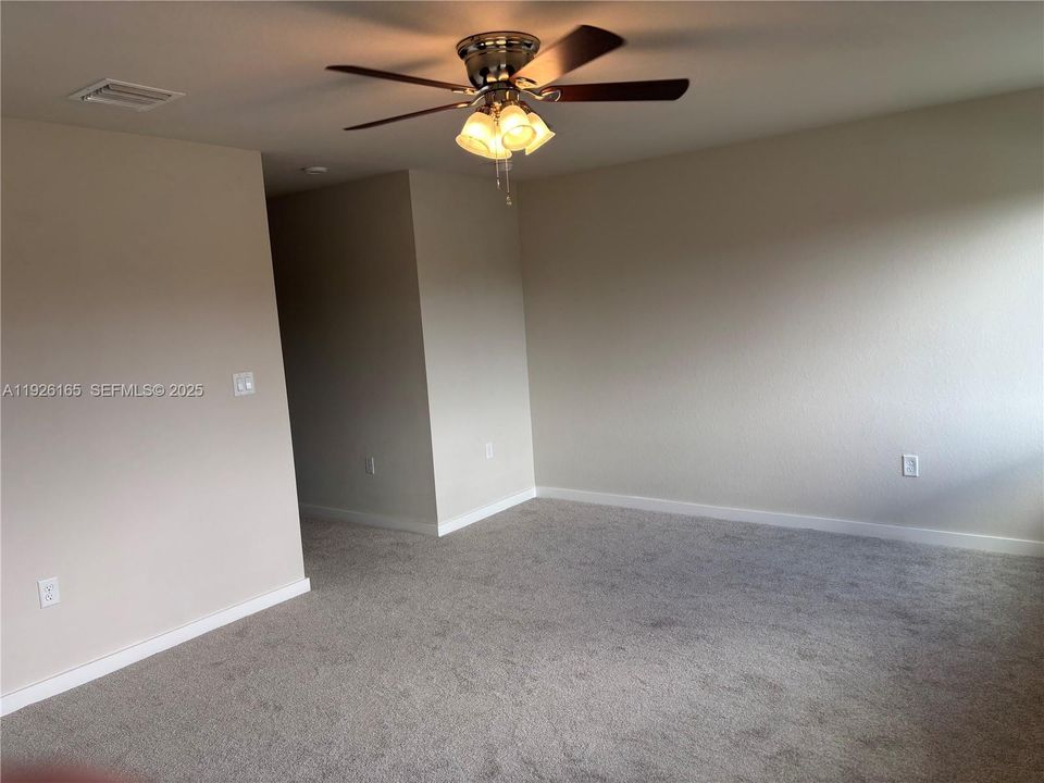 出租: $2,400 (3 贝兹, 3 浴室, 1260 平方英尺)