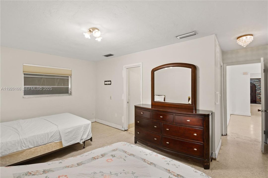 For Sale: $1,198,000 (3 beds, 2 baths, 1900 Square Feet)