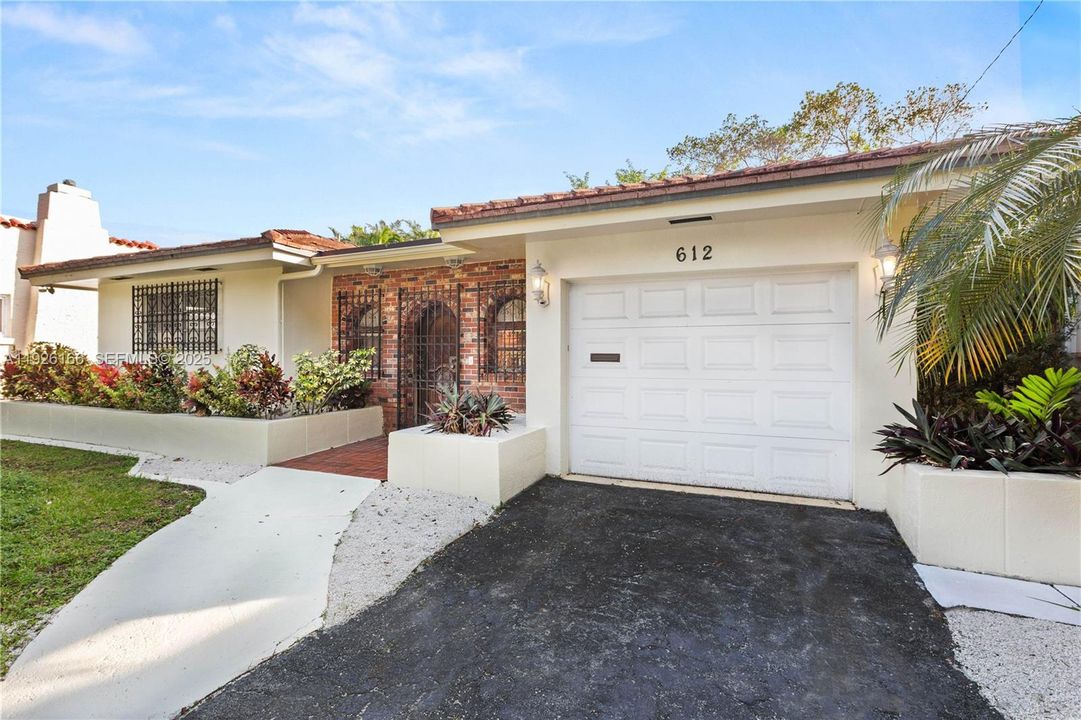 For Sale: $1,198,000 (3 beds, 2 baths, 1900 Square Feet)