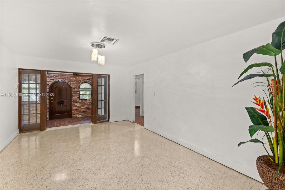 For Sale: $1,198,000 (3 beds, 2 baths, 1900 Square Feet)