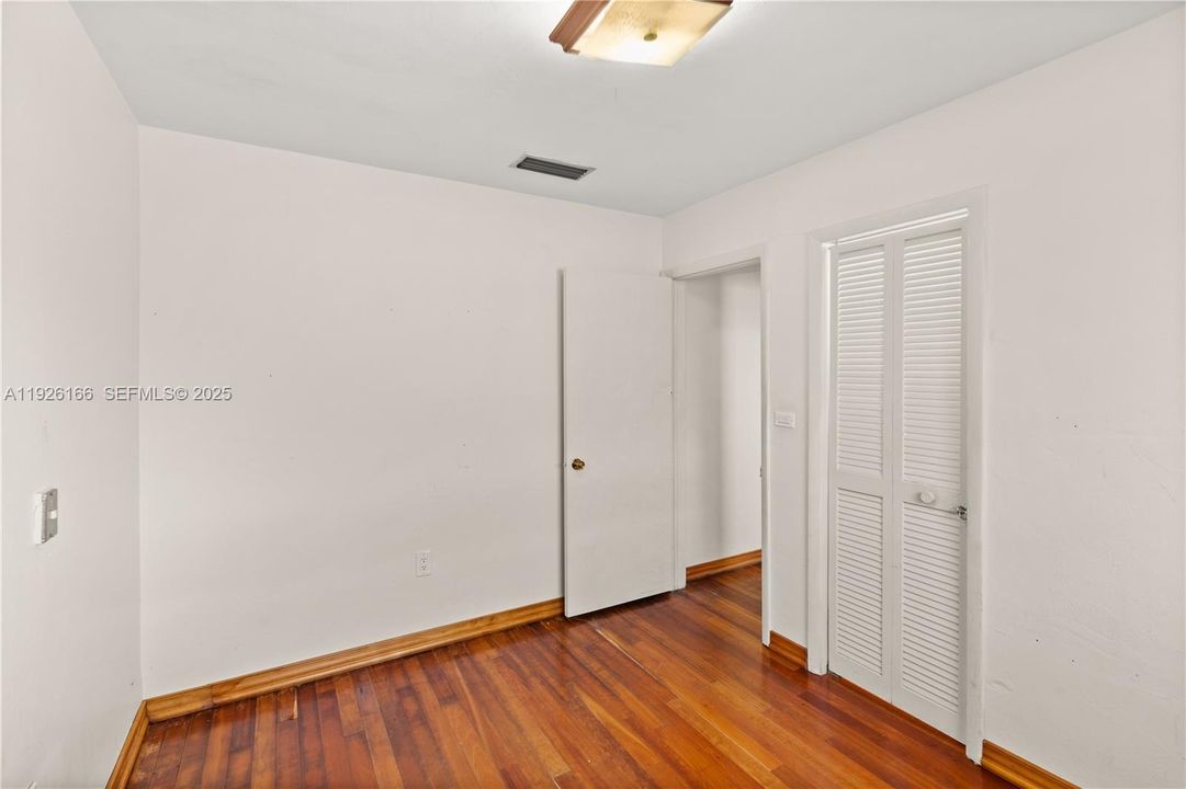 For Sale: $1,198,000 (3 beds, 2 baths, 1900 Square Feet)