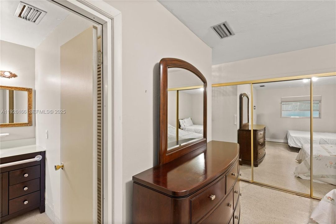 For Sale: $1,198,000 (3 beds, 2 baths, 1900 Square Feet)