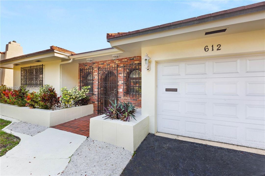 For Sale: $1,198,000 (3 beds, 2 baths, 1900 Square Feet)