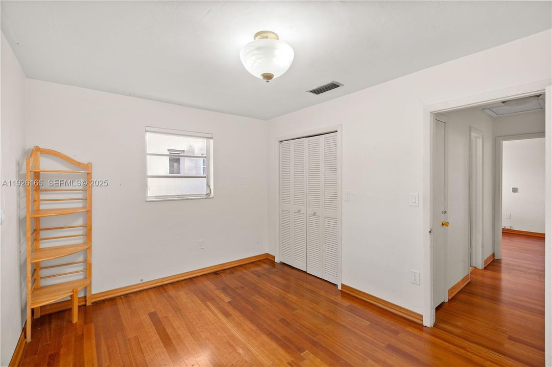 For Sale: $1,198,000 (3 beds, 2 baths, 1900 Square Feet)