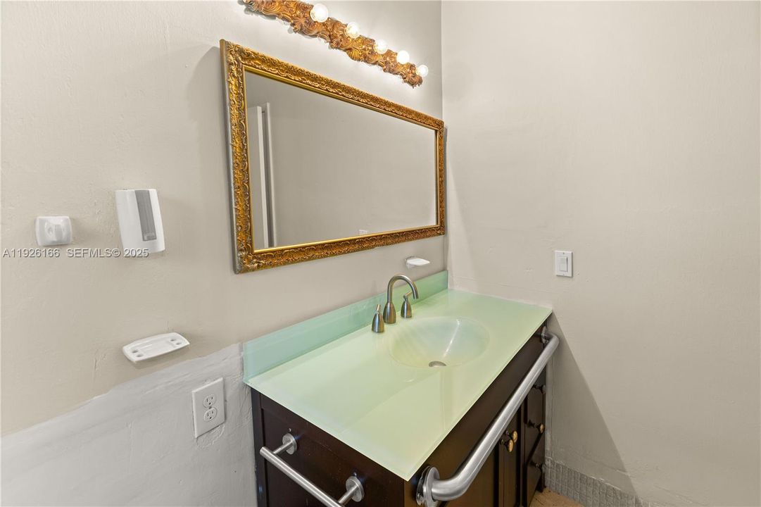 For Sale: $1,198,000 (3 beds, 2 baths, 1900 Square Feet)