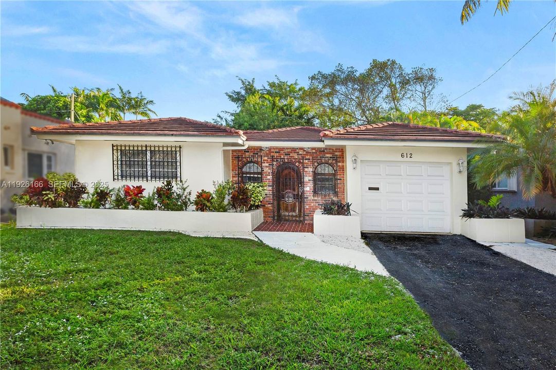 For Sale: $1,198,000 (3 beds, 2 baths, 1900 Square Feet)