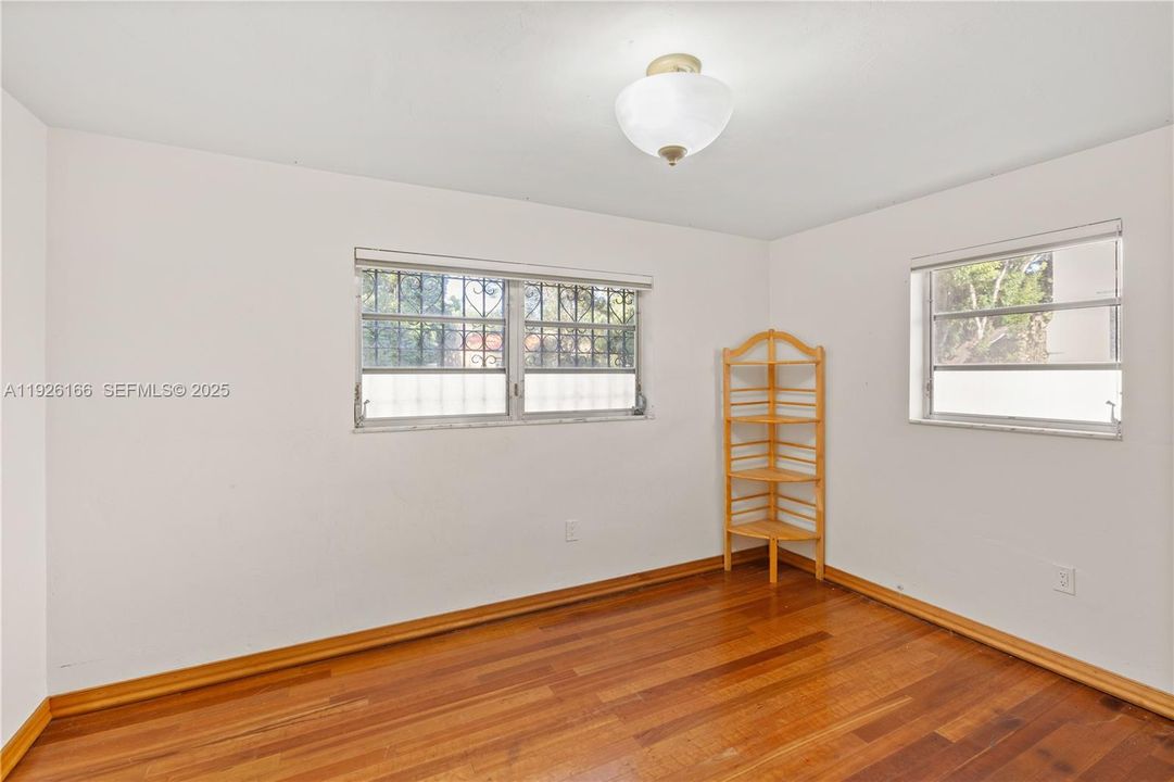 For Sale: $1,198,000 (3 beds, 2 baths, 1900 Square Feet)