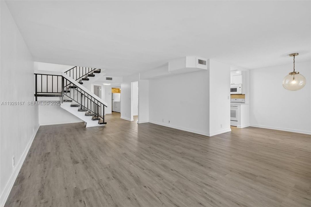 待售: $432,000 (4 贝兹, 2 浴室, 2170 平方英尺)