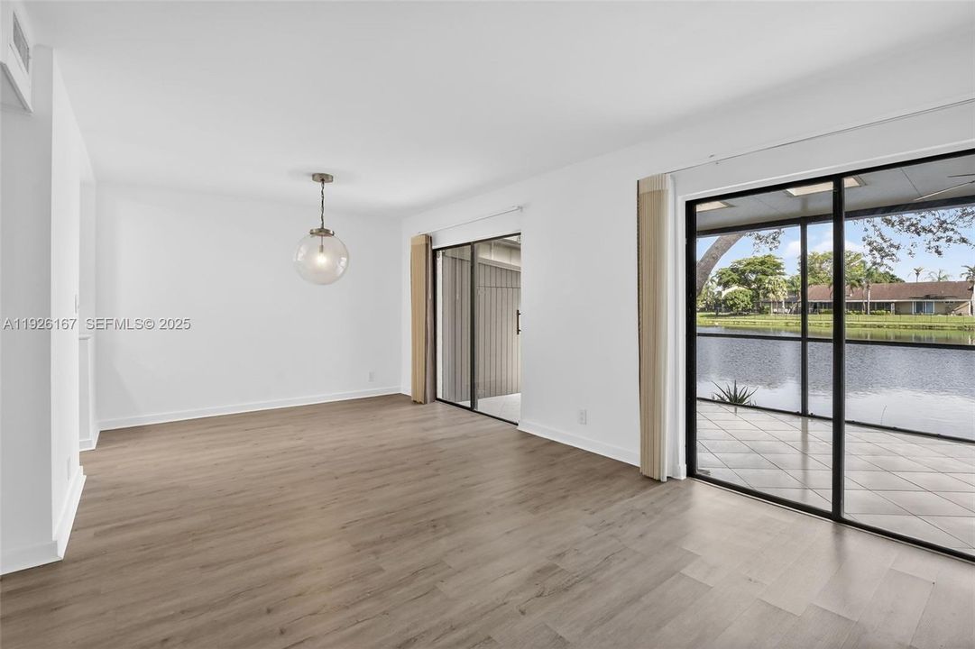 待售: $432,000 (4 贝兹, 2 浴室, 2170 平方英尺)