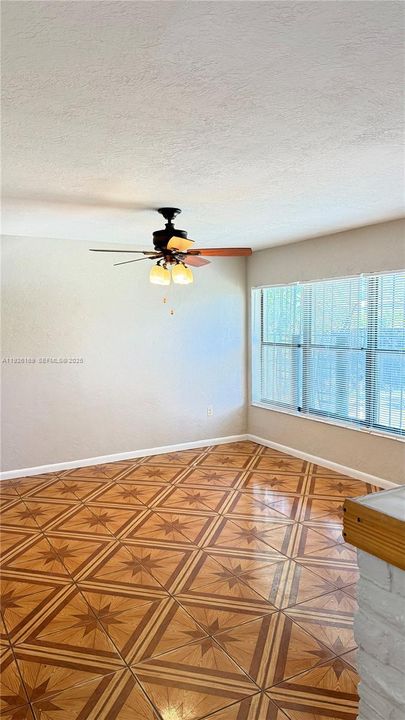 На продажу: $437,000 (3 спален, 2 ванн, 1095 Квадратных фут)