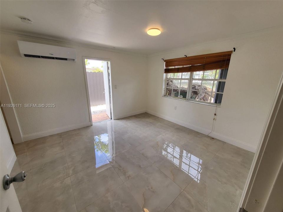 En Renta: $1,300 (1 camas, 1 baños, 2143 Pies cuadrados)