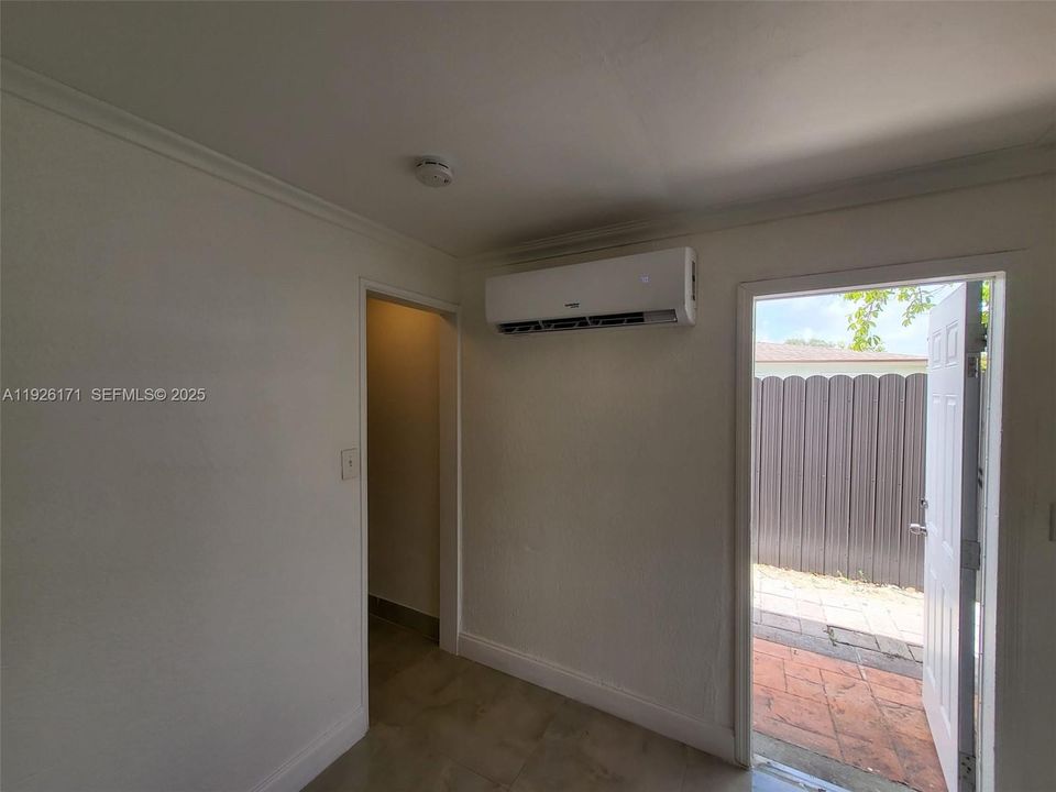 En Renta: $1,300 (1 camas, 1 baños, 2143 Pies cuadrados)