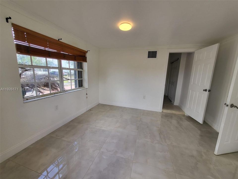 En Renta: $1,300 (1 camas, 1 baños, 2143 Pies cuadrados)