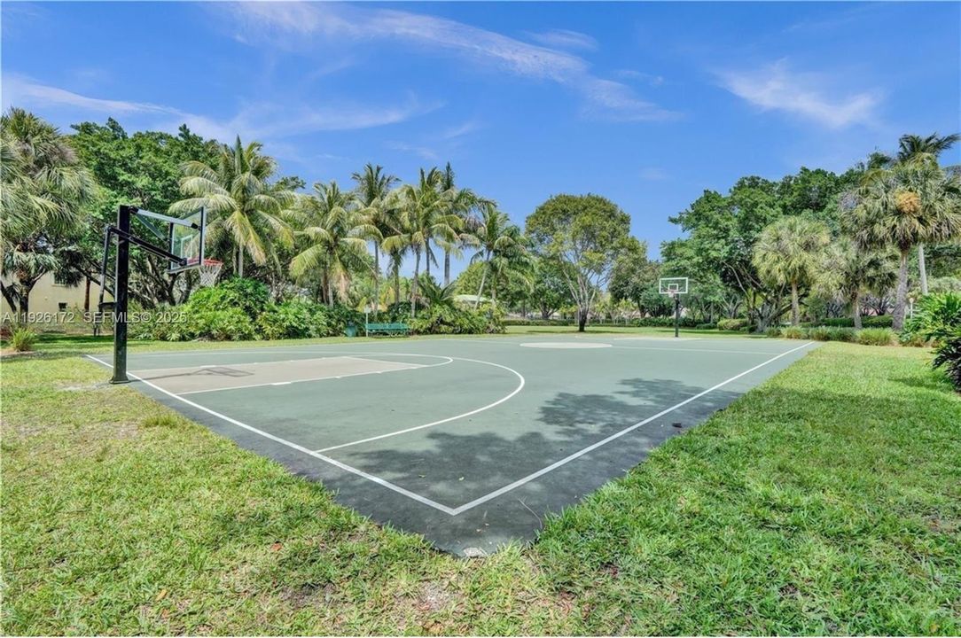 En Venta: $750,000 (5 camas, 3 baños, 2144 Pies cuadrados)