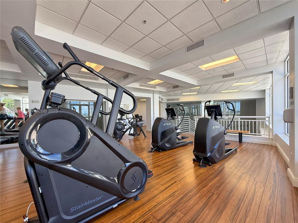 For Sale: $2,000,000 (2 beds, 2 baths, 1763 Square Feet)