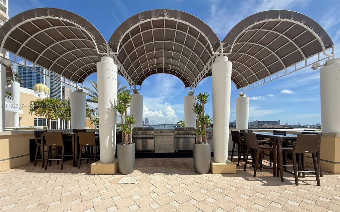 For Sale: $2,000,000 (2 beds, 2 baths, 1763 Square Feet)