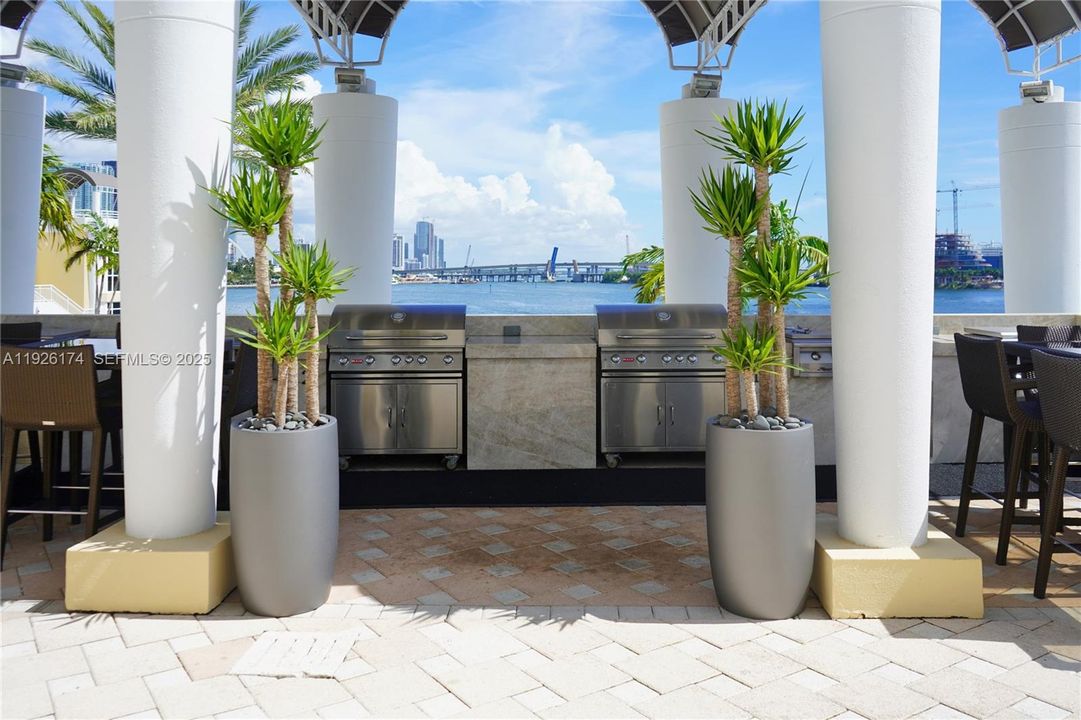 For Sale: $2,000,000 (2 beds, 2 baths, 1763 Square Feet)