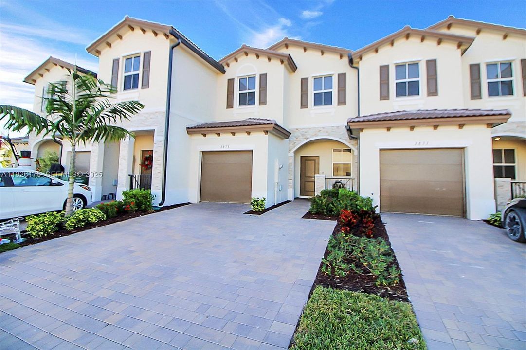 For Rent: $2,600 (3 beds, 2 baths, 1442 Square Feet)