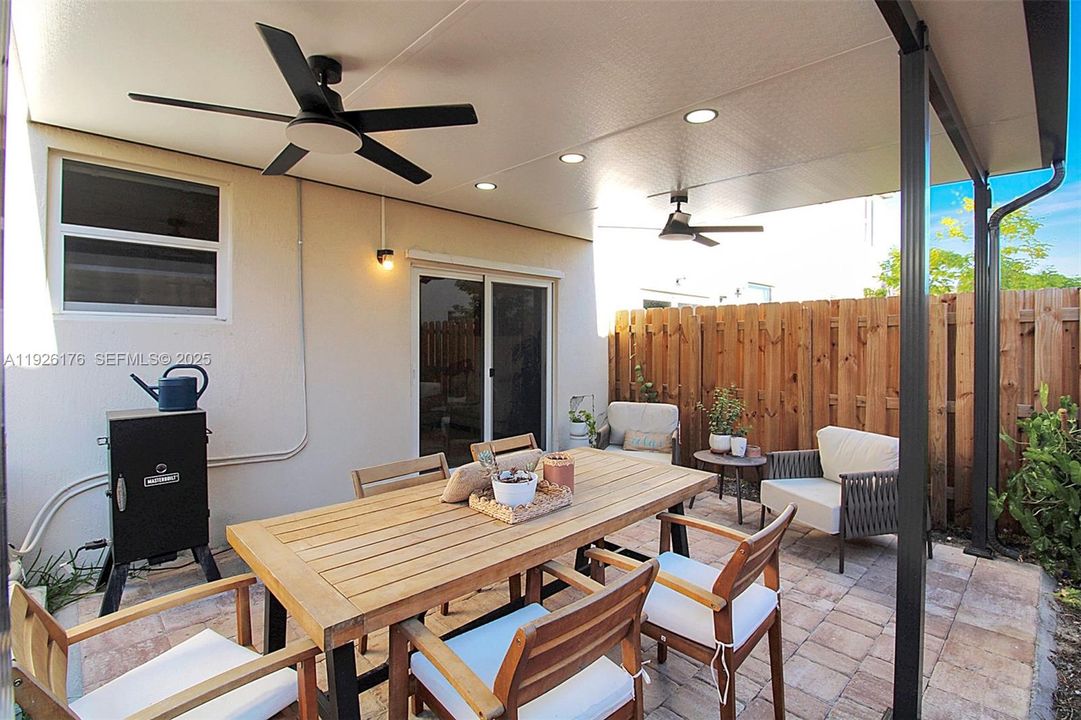 For Rent: $2,600 (3 beds, 2 baths, 1442 Square Feet)